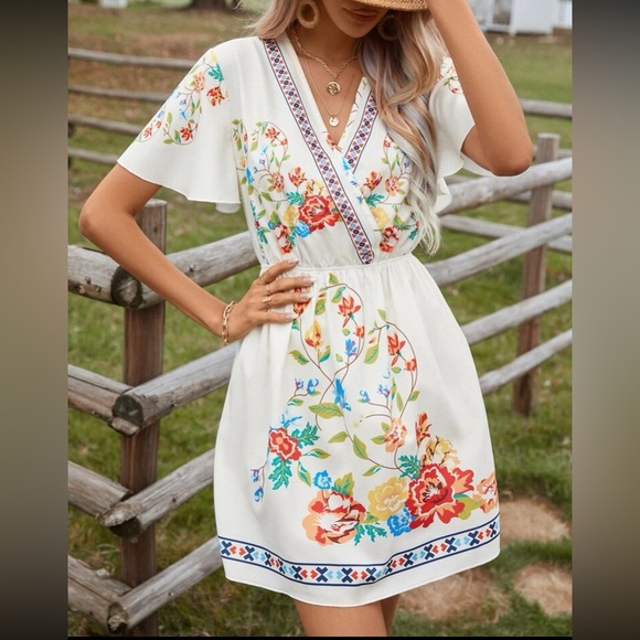 Boho floral print surplice neck butterfly sleeve mini dress - Picture 1 of 5